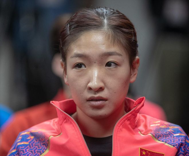 世界杯女王！刘诗雯现场观战孙颖莎蒯曼，5夺女单冠军历史第一人